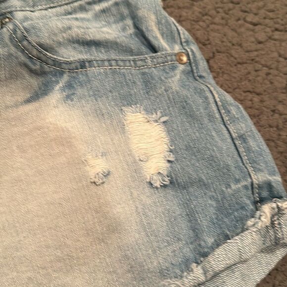 Maurice’s Jean Shorts Distressed Size 13/14 Light Wash - Picture 3 of 6